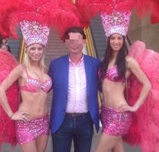 Ze rijgen hit aan hit en weten jong, oud en alles daartussen te beroeren. Gewezen Topman Van Studio 100 Staat Terecht Voor Fraude Van 5 4 Miljoen Euro Show Ad Nl