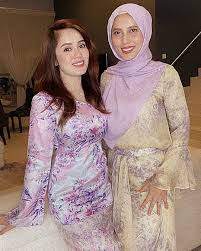 Manakala, nelydia, 23, dikenali menerusi drama spa q, spa qistina, setia hujung nyawa, lara untuk pengetahuan anda, uqasha dan nelydia mempunyai kedua ibu bapa yang tak kurang kacak. Pin On Artis Malaysia Perempuan