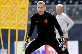 Born 28 february 1998) is a dutch professional footballer who plays as a midfielder for eredivisie club az alkmaar and the netherlands national team. Dutch Football Auf Twitter The 3 Netherlands Debutantes In 2020 Owen Wijndal Teun Koopmeiners Marco Bizot A Good Year For Azalkmaar Stars In Oranje Https T Co Yrgfltmk5l