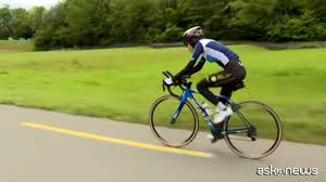 Ieri sera sono uscito coi miei amici e sono tornato a casa circa alle 01.30 … ma questa mattina nulla mi ha impedito di alzarmi alle 04:50 per mettermi davanti alla televisione e tifare per i nostri azzurri nel ciclismo! Diventa Realta Sogno Olimpico Di Una Ciclista Afghana Rifugiata