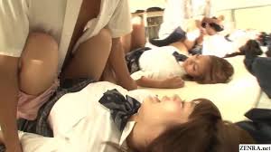 Jav เย็ดมิชชันนารีนักเรียนสาวที่ซิงโครไนซ์นําโดยครู