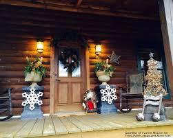 Outdoor Christmas Decorating Ideas For An Amazing Porch Outdoor Christmas Decorations Christmas Decorations Wreaths Outdoor Christmas