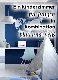 Kinderzimmergestaltung Fur Jungs In Blau Und Toller Weltkarten Tapete Kinder Zimmer Kinderzimmergestaltung Madchen Tapete
