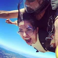 ENSENADA VEN A DAR 𝗲𝗹 𝘀𝗮𝗹𝘁𝗼 𝗮 𝗺á𝘀 𝗱𝗲 𝟭𝟬,𝟬𝟬𝟬 𝗽𝗶𝗲𝘀 𝗱𝗲  𝗮𝗹𝘁𝘂𝗿𝗮 𝗰𝗼𝗻 𝘂𝗻𝗮 𝗰𝗮𝗶𝗱𝗮 𝗹𝗶𝗯𝗿𝗲 𝗮 𝗺á𝘀 𝗱𝗲  𝟮𝟱𝟬𝗸𝗺/𝗵😎 Tu Aventura te Incluye: 🪂Salto tandem 🤙Instructoir  privado 🛩Vuelo de 25