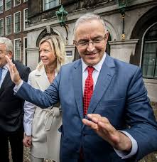In haar tijd als wethouder dreigde zij met het uitroepen van de republiek. Burgemeester Ahmed Aboutaleb De Man Die Door Alle Barrieres Brak Aboutaleb Wil Burgemeester Blijven Ad Nl