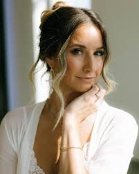 Love is Sweet 💞🍦 Photographer: @keridanskyephotography Venue:  @the.valerie_event.venue Florist: @reflectingyou Planning/MUA:  @mslaurynmarie Hairstylist: @styledbysam.mke Coordination:  @redwoodweddingswi Dress: @allaboutthegown Veil/Earrings ...