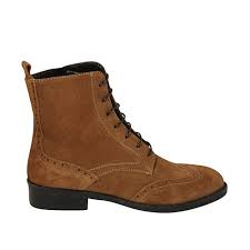 Commandez vos bottines femmes à lacets en ligne, découvrez nos nouvelles collections exclusives dans tous les styles et profitez des grandes pointures. Bottines Pour Femmes A Bout Golf Avec Fermeture Eclair Et Lacets En Daim Brun Clair Talon 3