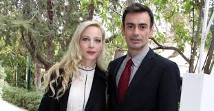 Ο βασίλης μίχας και η φαίη ξυλά βρέθηκαν καλεσμένοι στη «φωλιά των κου κου» και μίλησαν για την εξέλιξη του τηλεοπτικού έρωτά τους, με αφορμή την προβολή του τελευταίου επεισοδίου της σειράς. O Kwnstantinos Giannakopoylos Milaei Anoixta Gia To Diazygio Toy Apo Th Faih 3yla Kai Th Sxesh Toys Shmera Fthis Gr