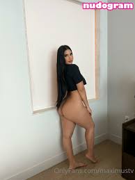 Roxana Ventura  roxanaventura  roxanaventuraa Гола изтичане OnlyFans  снимка 24 - Nudogram v2.1