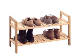 Das massive schuhregal der marke deuba mit 3 etagen aus stabilen akazien hartholz bietet viel platz für ihre schuhe und schafft ordnung. Schuhregal Schuhbank Regal Luca 1 Walnuss Massiv 69 X 40 Cm Fun Mobel