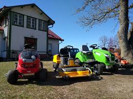 Let's take a look at some of the top brands in the market. Top 12 Best Ride On Lawn Mower Garden Tractor Of 2021 Reviewed Ranked