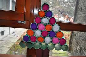 Deşi ai zice că marea nu are nicio legătură cu acest anotimp, poţi obţine nişte brăduţi de mare efect din scoici lipite. Brazi Eco Si Ornamente De Craciun Din Materiale Reciclabile Expuse La Consiliul JudeÅ£ean Foto