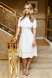 Elizabeth folan gilpin is an american actress. Betty Gilpin On The Set Of Isn T It Romantic In New York Celebskart