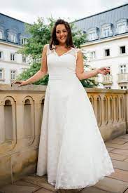 We did not find results for: Plus Size Brautkleid Von Kussdiebraut Fur Curvy Brides Hochzeitsblog The Little Wedding Corner Brautmode Brautkleid Braut