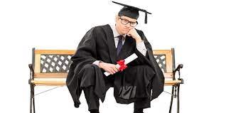 Çoğumuz üniversiteyi, su gibi, hava gibi insanın yaşamındaki zorunlu ihtiyaçlarından biri olarak görüyoruz. 692 Bin Universite Mezunu Issiz Var