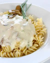 Sauce Aux Champignons Et Creme Fraiche Pour 2 Personnes Recettes Elle A Table Recette Creme Fraiche Recette Recettes De Cuisine Sauce Aux Champignons