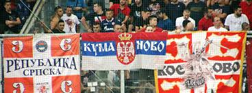 Der panzer ist mit streifen in rot und weiss bemalt, dazwischen das logo von roter stern belgrad, dem beliebtesten fussballklub serbiens. Https Www Xn Untergrund Blttle 2qb Ch Gesellschaft Gewalt Fans Roter Stern Belgrad Yb Bern 5621 Html