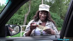 Autostopista acepta dinero por dejarse fol