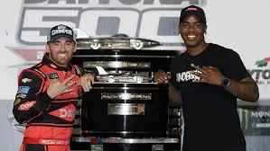 This does vary from team to team and they are other perks i'm sure, but it's no also, you have weekend warriors that just work on the weekends with the teams, this is smaller teams, and full time pit crews that work back at the shop. Drive For Diversity Member Derrell Edwards Makes History Nascar Com