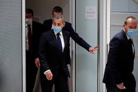 Nicolas sarkozy's height is 5ft 5in (165 cm). Frankreich Ex Prasident Sarkozy Muss Wegen Bestechung In Haft