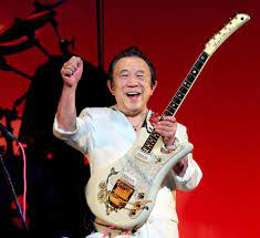 寺内タケシとブルージーンズ 2011年東日本大震災復興野外ライブ takeshi terauchi live fukushima2011. U B5amy0u5rwom