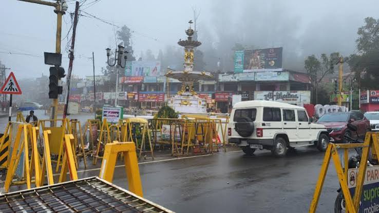 Eyesores take over Ooty's famous Charing Cross | Coimbatore News - The Times of India