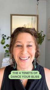 Rachel Fleischman's Instagram, Twitter & Facebook