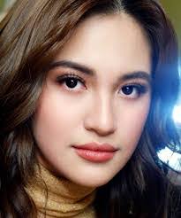 Julie San's Instagram, Twitter & Facebook