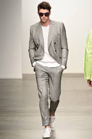 Da quelli morbidi e casual per il tempo libero, a tubino dalle linee sartoriali e strutturate per l'ufficio. Buy Completo Ragazzo Elegante Sportivo Cheap Online