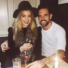 Jan 06, 2018 · the truth about my husband, prince philip and the queen: Southampton Striker Danny Ings Has Ditched His Model Girlfriend For Instagram Beauty 19 Who Dated Love Island S Kem Cetinay
