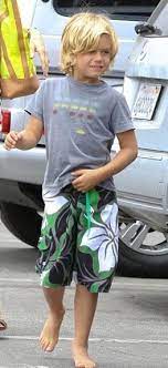 Long hair has become popular for boys and there are many ways to grow, cut and style longer hairstyles. Pin On A Star Is Born