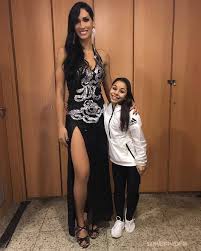She represented brazil at the 2014 summer youth olympics in nanjing, china. Tall Woman And Small Gymnast By Lowerrider On Deviantart