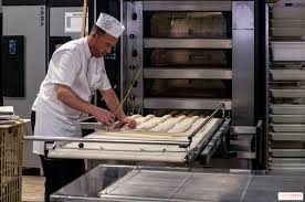 La Festa del Pane 2026: la grande panetteria temporanea sotto la volta di  Notre-Dame a Parigi - Sortiraparis.com