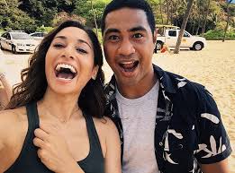 Adam noshimuri revient s'installer sur hawaii, sans kono qui poursuit de nouvelles pistes pour son enquête. Tani And Junior Meaghan Rath And Beulah Koale Behind The Scenes Of Hawaii Five 0 Meaghan Rath Hawaii Five O Movies And Tv Shows