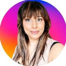 Zoe Macaulay's Instagram, Twitter & Facebook