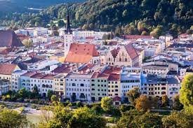 Wolkig bei 6 °c bis 15 °c. Wasserburg A Inn Chiemsee Alpenland Tourismus