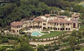 Eddie Murphy Built This Mansion Completing It In 2010 The 21 000 Square Foot 8 Bedroom 11 Bath Mansion Has An E Mansions Celebrity Mansions Celebrity Houses