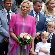 Dale al play y no te. La Imagen Puede Contener Una O Varias Personas Personas De Pie Y Boda Princess Charlene Monaco Royal Family Princess