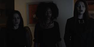 Remake de the craft, estrenada originalmente en 1996. Watch A Deleted Scene From The Craft Legacy Which Brings A Reckoning To Blu Ray And Dvd Exclusive Bloody Disgusting