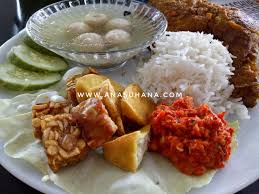 Lumuri ayam dengan bumbu yang dihaluskan dan diamkan 10 menit. Resipi Homemade Ayam Penyet Mudah Dan Sedap Ana Suhana