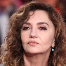 Caroline cellier on wn network delivers the latest videos and editable pages for news & events, including entertainment, music, sports, science and more, sign up and share your playlists. Mort De Caroline Cellier Son Fils Nicolas Poiret Se Confie Femme Actuelle Le Mag