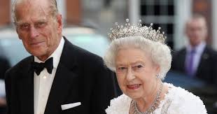 Nel 1948 con il ciclista jose beyaert (lapresse). La Regina Elisabetta Sarebbe Pronta A Lasciare Il Trono Per Accudire Filippo Radio Monte Carlo