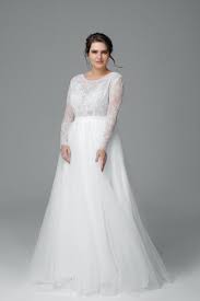 Pin By Hayah Adel On Bridal Full Figure Wedding Dress Long Sleeve Long Sleeve Wedding Dress Lace Wedding Dresses Simple