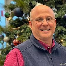 Ken Holt's Instagram, Twitter & Facebook