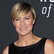Stylists Share 'Flattering Short Hairstyles' For Mature Women With Thinning  Hair: Curtain Bangs, Sideswept Pixies And More