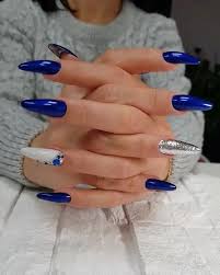 Color azul mate, con gliter dorado. Blue Bluenails Unas Acrilicas Azules Unas Postizas De Gel Unas Cromadas