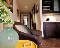 Plm 1500 loten diverse interieurmeubelen wo tafels, stoelen, bedden, opbergkasten, kledingkasten, interieur accessoires, enz. Shortstay Modern Apartments Near Brussels Airport Getaway Luxueus Appartement Huren Leuven Zaventem Gent Oostende