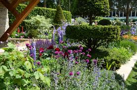 The Morgan Stanley Garden At Chelsea Flower Show 2017 Designer Chris Beardshaw Chelsea Flower Show Chelsea Flower Flower Show
