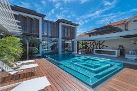 Acrylglas Scwimmbemcken Uber Terrasse Blaue Mosaik Luxusschwimmbader Schwimmbader Hinterhof Moderne Pools