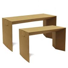 Avec des prix au plus bas aujourd'hui jeudi 12 quel site offre le meilleur rapport qualité/prix pour votre achat tabouret en carton pas cher ? Ce Bureau Ou Table Est Un Meuble En Carton Quart De Poil